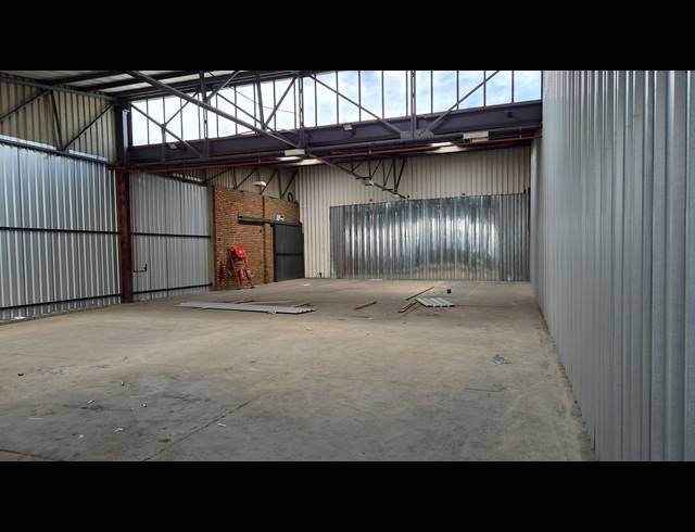 294M² WAREHOUSE TO LET IN ISANDO